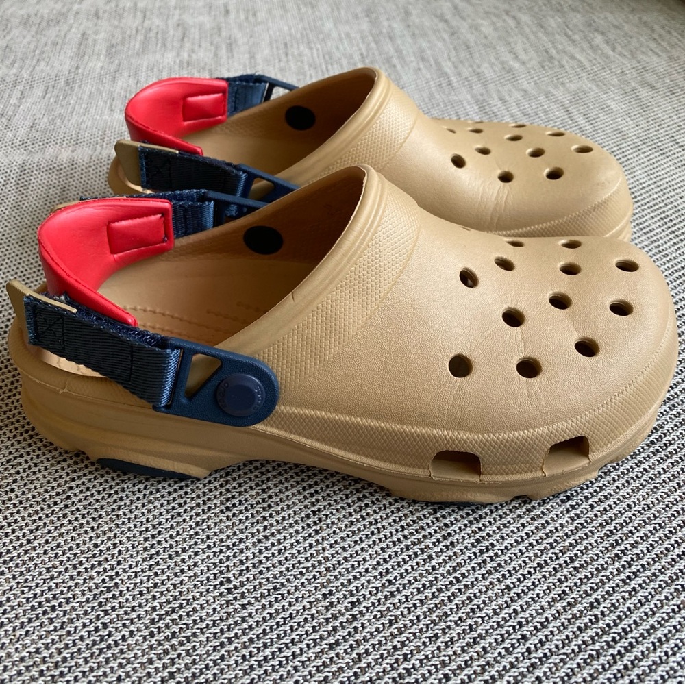 Crocs All Terrain Women’s 7, Tan